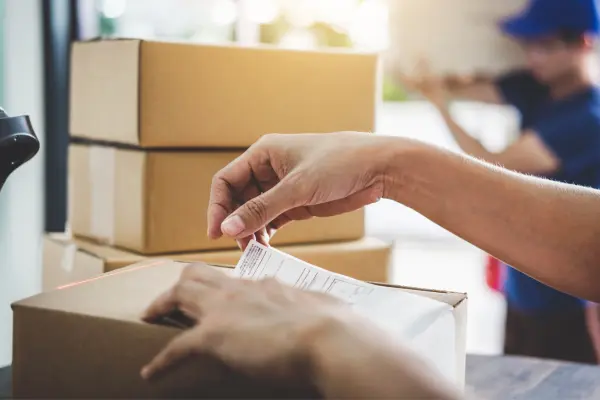 Slanje drona dostavnom službom